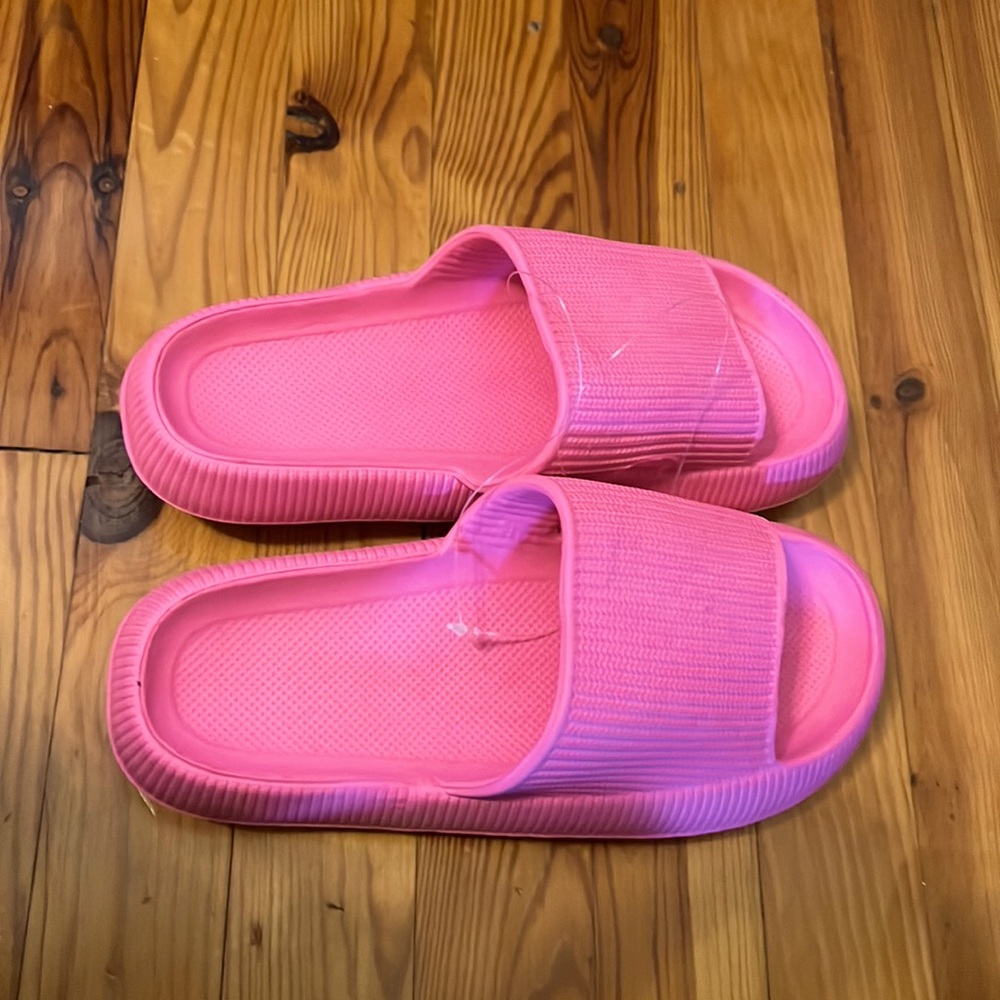 Slide on women’s pink shoes size 38-39 (8/8.5)